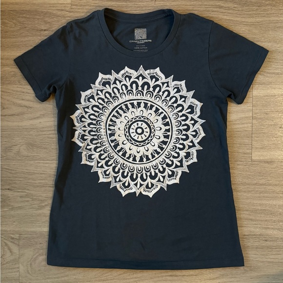 100% cotton hand drawn screen printed mandala tee. S. - Picture 1 of 5
